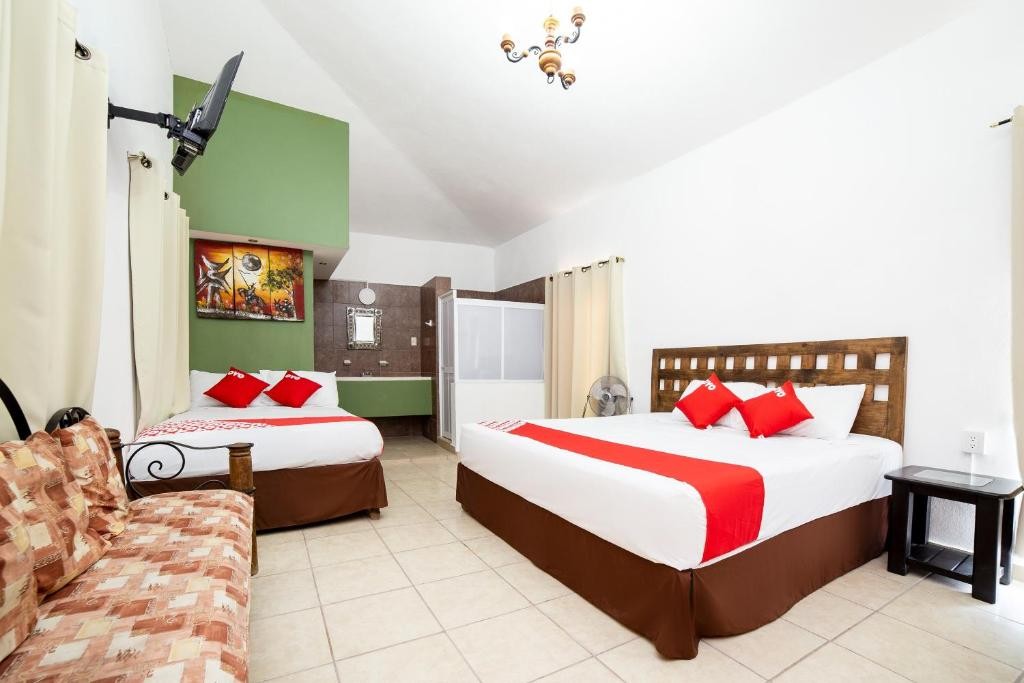 Habitaciones del hotel con camas y aire acondicionado