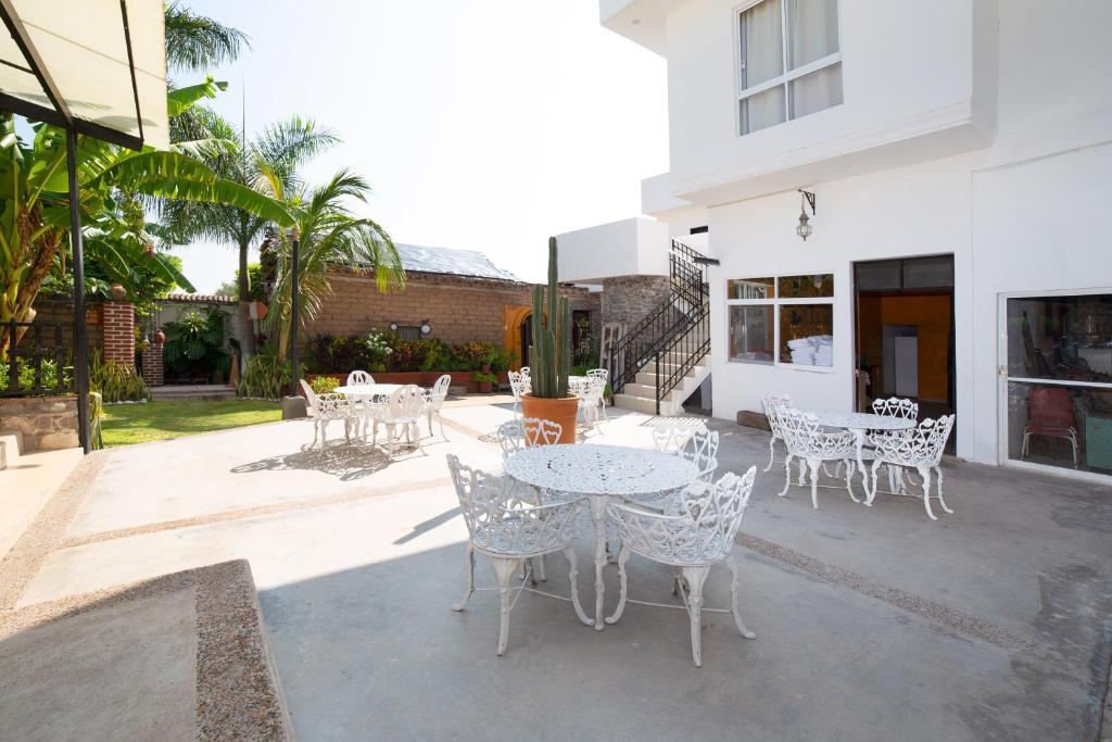 Patio y jardín del hotel